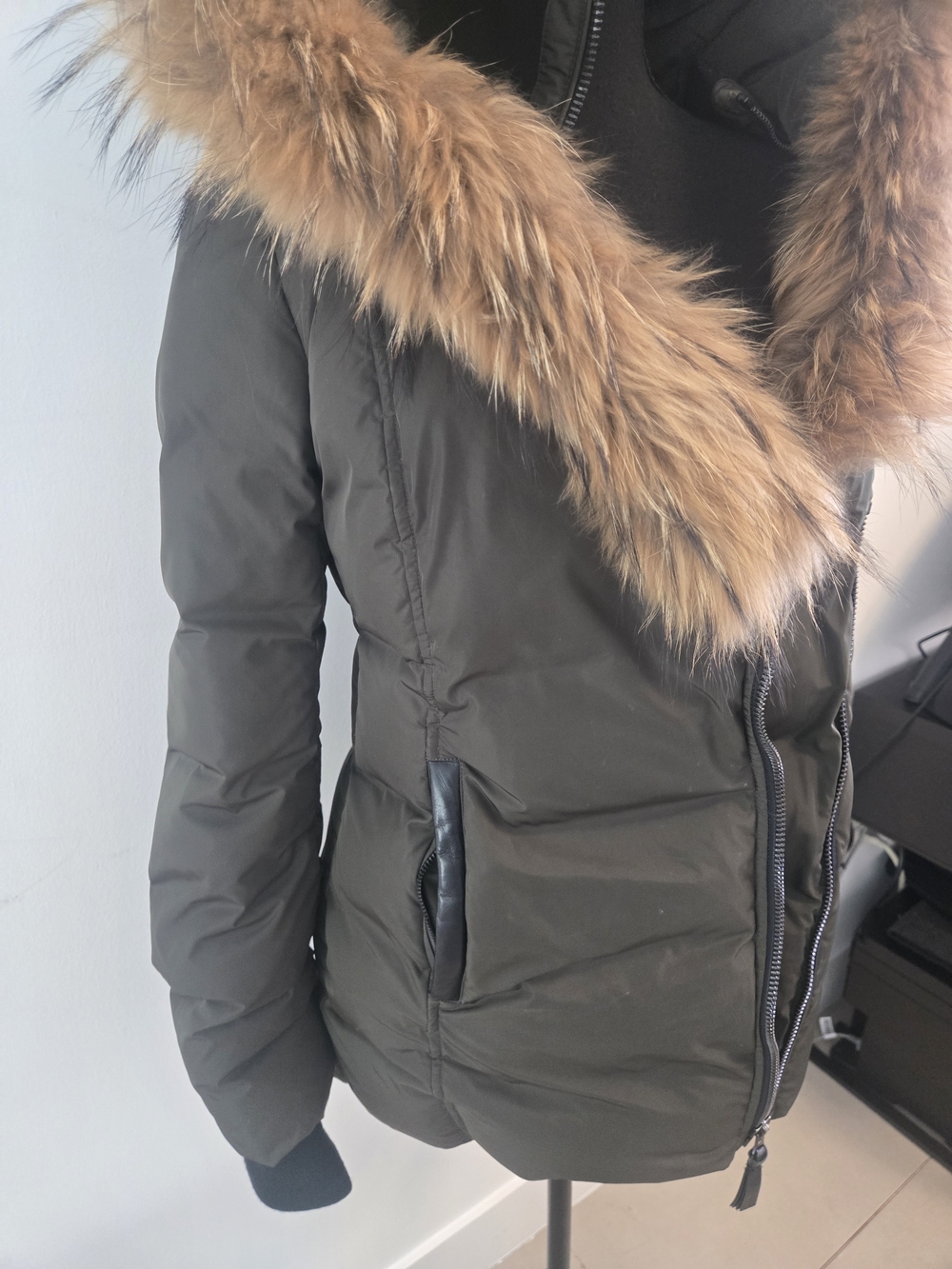 MACKAGE WOMEN ADALI ARMY FITTED DOWN COAT FUR HOOD SIZE S/P - Picture 5 of 16